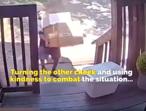 The delivery man is also human – Video of the day