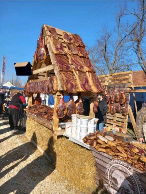 The fence is made of sausage, the roof is made of bacon – Picture of the day