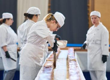 New Guinness record: 112-meter Dobos Cake made!