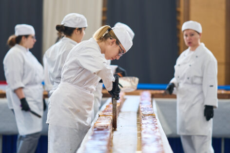 New Guinness record: 112-meter Dobos Cake made!