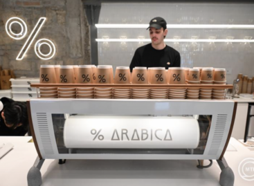 A japán % Arabica prémium kávézólánc első magyar egysége megnyitott Budapesten