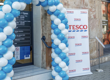 Újabb boltnyitással kezdi a Tesco a 2025/26-os pénzügyi évét