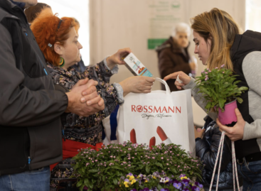 Rászoruló hölgyek nőnapját tette szebbé a Rossmann