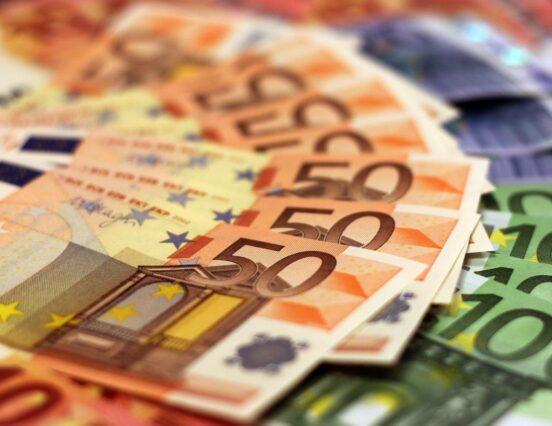 Az euróövezetben és az Európai Unióban havi összevetésben csökkentek, éves szinten nőttek a termelői árak áprilisban