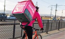 Order food instead of room service – lángos is delivered to your home