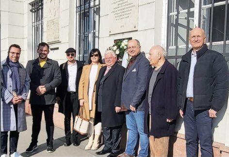 Ceremony at the Gundel memorial plaque