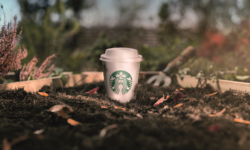 A Starbucks az egész európai régióra kiterjedően újratervezi ikonikus fehér elviteles poharát
