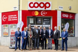 Szegeden nyílt meg az ország első hibrid okosboltja