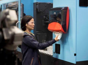 Cleaning in factories is a source of up to 20 work interruptions per day, extra employee stress and significant waste, even though it could be solved.