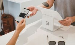 Egy év alatt másfélszeresére nőtt az okoseszközös vásárlások száma