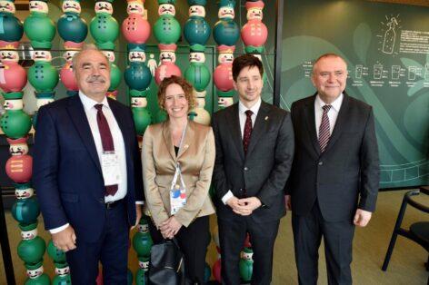 Hungarian honey and mangalica introduced in Osaka