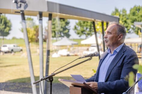 The government supports the renewal of Hungarian winemaking and the preservation of its traditions