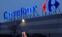 Eladná olaszországi vállalatát a Carrefour