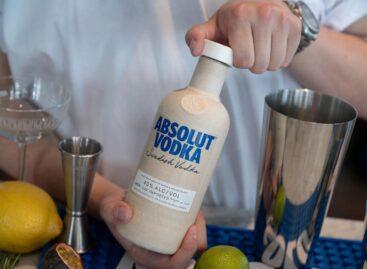 Papíralapú kupakot és palackot tesztel az Absolut Vodka