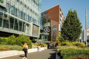 Az Allee-ban adták át az ország első beltéri antenna rendszerét, amelyen mindhárom mobilszolgáltató 5G hálózata elérhető