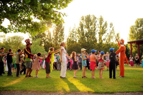 ALDI supports the Bátor Tábor with running and donations for the community