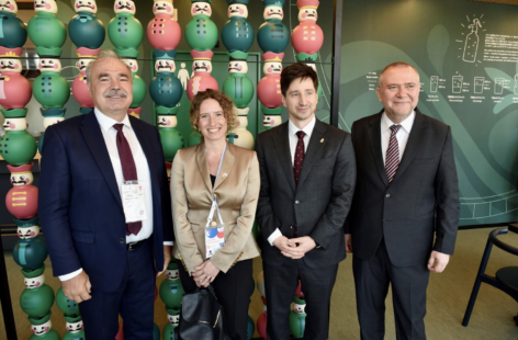 Hungarian honey and mangalica introduced in Osaka