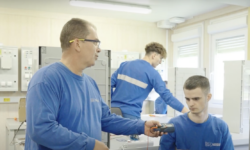 Sikeresen végeztek az első duális szakképzésben résztvevő diákok a Nestlé Hungária szerencsi oktatóközpontjába