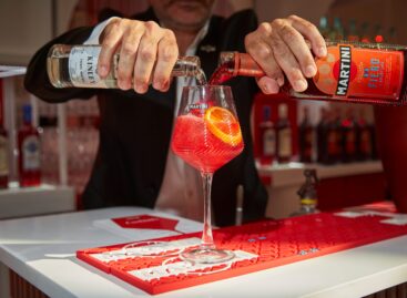 Discover the Italian icon – MARTINI® opens a new chapter
