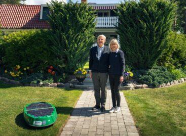 The world’s oldest robotic lawnmower has been found – and it’s still mowing the lawn after 30 years