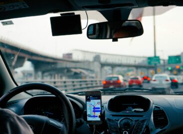 Hatósági ár alatt hasít az Uber