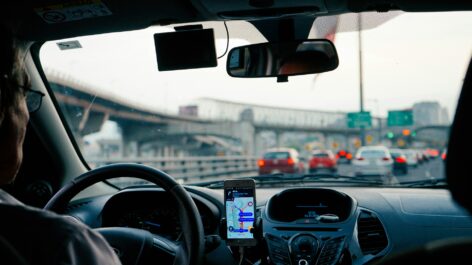 Hatósági ár alatt hasít az Uber