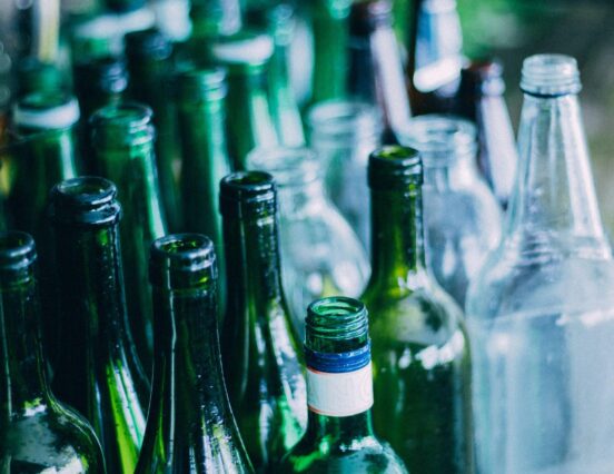 Glass bottles found to contain microplastics