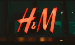 A H&M megérzi a kereskedelmi háború és az ázsiai keresletcsökkenés hatásait