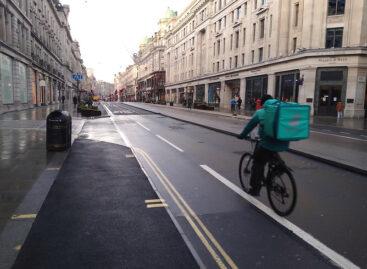 Co-op teams up with Deliveroo Express to offer on-demand delivery