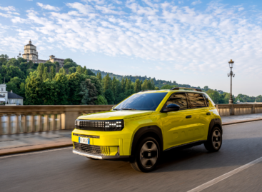 A Fiat autóipari újdonságot mutat be: italoskartonból újrahasznosított anyag kerül az új modellbe