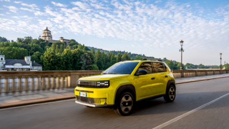 Fiat presents an automotive innovation: recycled material from beverage cartons is used in the new model