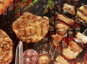 Tarja, vizes törölköző, trükkök – így grillez a magyar!