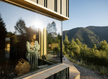 What are the most widely used digital practices in the hotel industry that are also good for the environment?