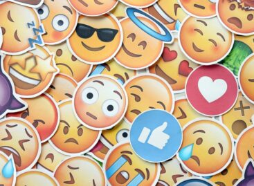 Baggy eyes and bare trees – these are this year’s emoji trends