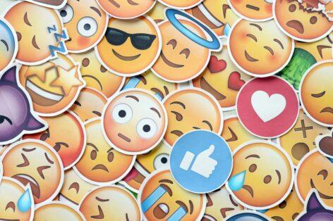 Baggy eyes and bare trees – these are this year’s emoji trends