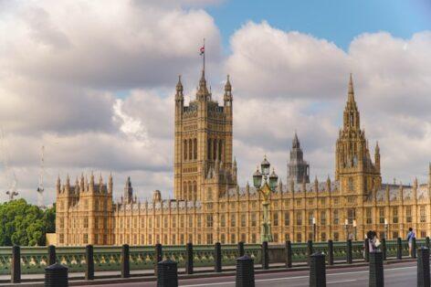 Szigorítja a brit kormány a kiberbiztonsági szabályokat