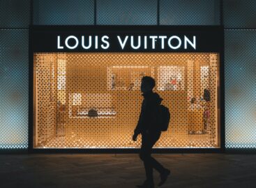 Az LVMH hathavi profitja 22 százalékkal, a bevétele 4 százalékkal csökkent