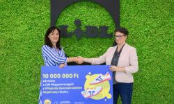 10 millió forinttal támogatja a nehéz sorsú fiatalokat a Lidl