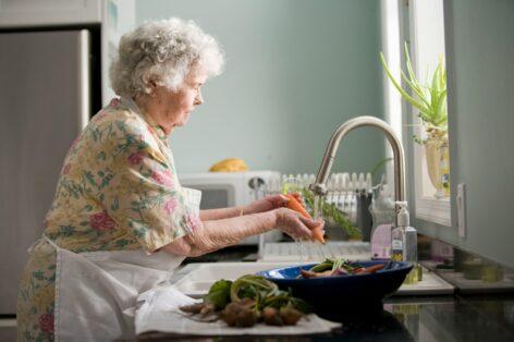Seniors will receive food vouchers worth more than 70 billion forints