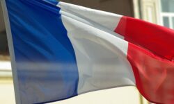 A francia elnök kihirdette az új mezőgazdasági törvényt, amely ellen több mint kétmillióan írtak alá petíciót