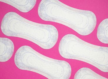Minden cseh iskolában kötelező lesz az ingyenes intimbetétek biztosítása