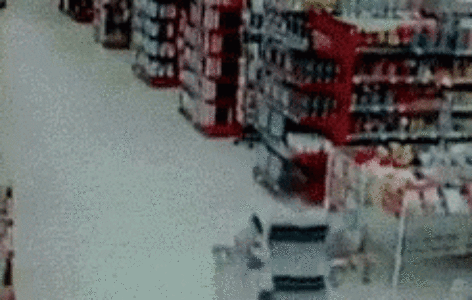 A bevásárlókocsi veszélyese üzem – A nap videója