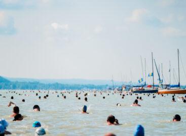 Jó az idő, most szombaton megtartják a 43. Lidl Balaton-átúszást, újra lehet nevezni is