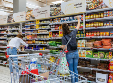 A taste journey at Auchan: customers are welcomed with the cuisines of 13 nations