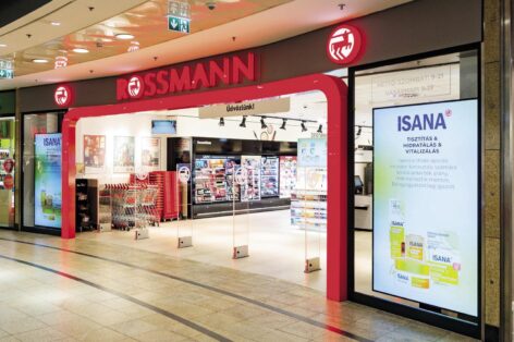 Rossmann enters a new digital era: they are installing 30 new digital signage devices