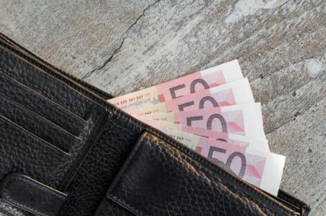 KSH: a bruttó átlagkereset 693 700 forint volt, 9,0 százalékkal meghaladta az egy évvel korábbit