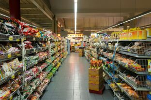 NGM: Meghosszabbították az árréscsökkentést, folytatódik az élelmiszer-utalványok kézbesítése