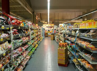 NGM: Meghosszabbították az árréscsökkentést, folytatódik az élelmiszer-utalványok kézbesítése