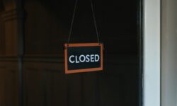 Kik would strengthen its position by closing loss-making stores