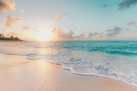 Autumn summer: destinations where the beach season continues after September